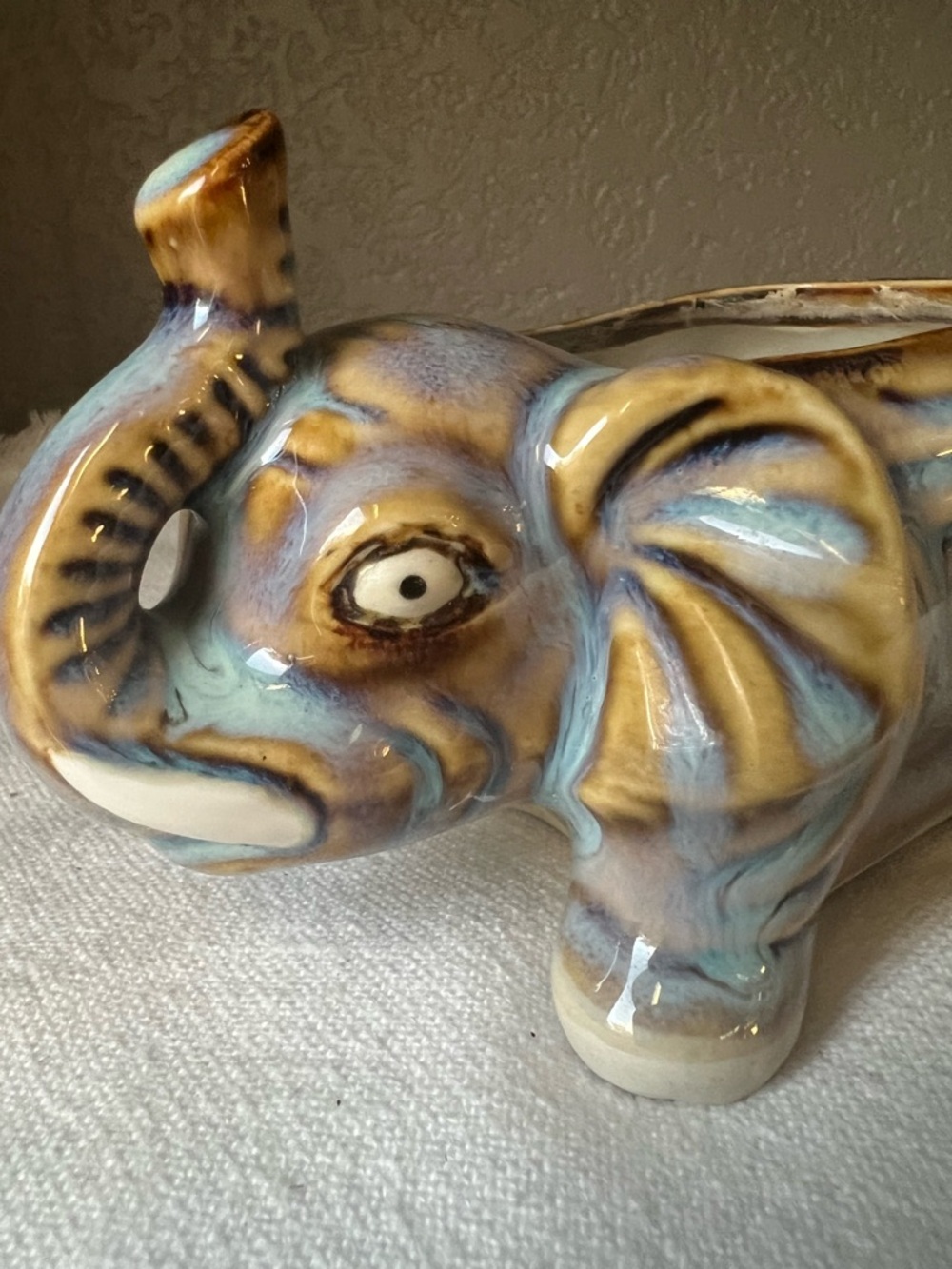 vintage Japanese ceramic elephant planter,  iridescent blue and brown - Picture 8 of 9